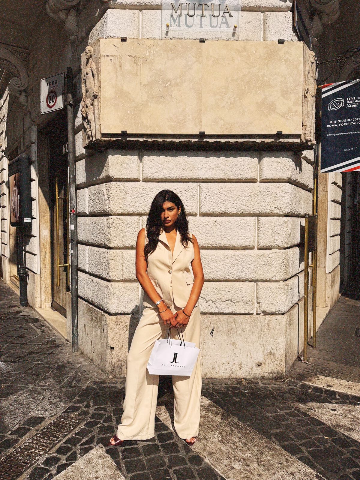 The long vest in Beige